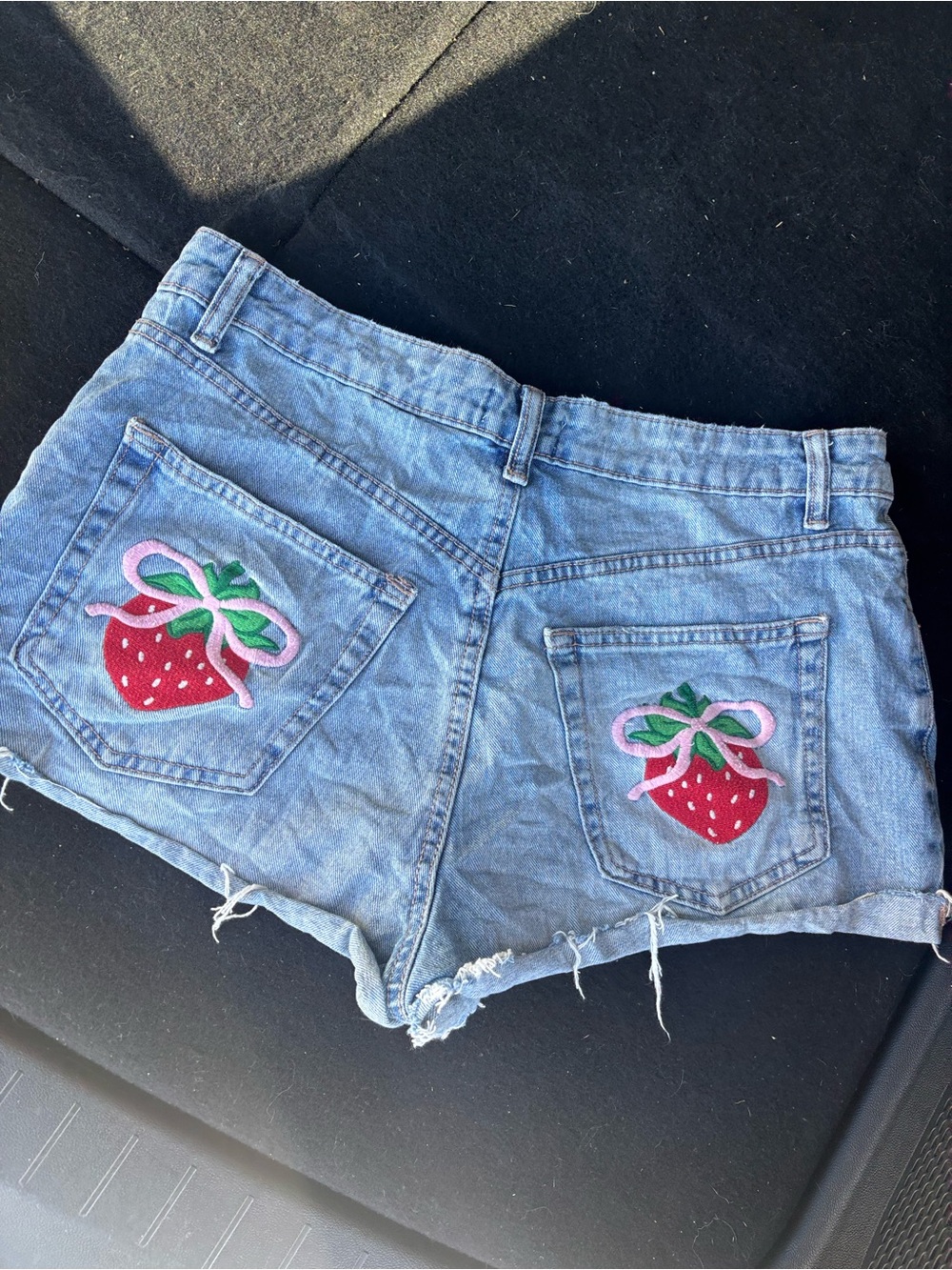 Y2K Strawberry Embroidered Denim Shorts Size 9 | Cute Summer 🍓